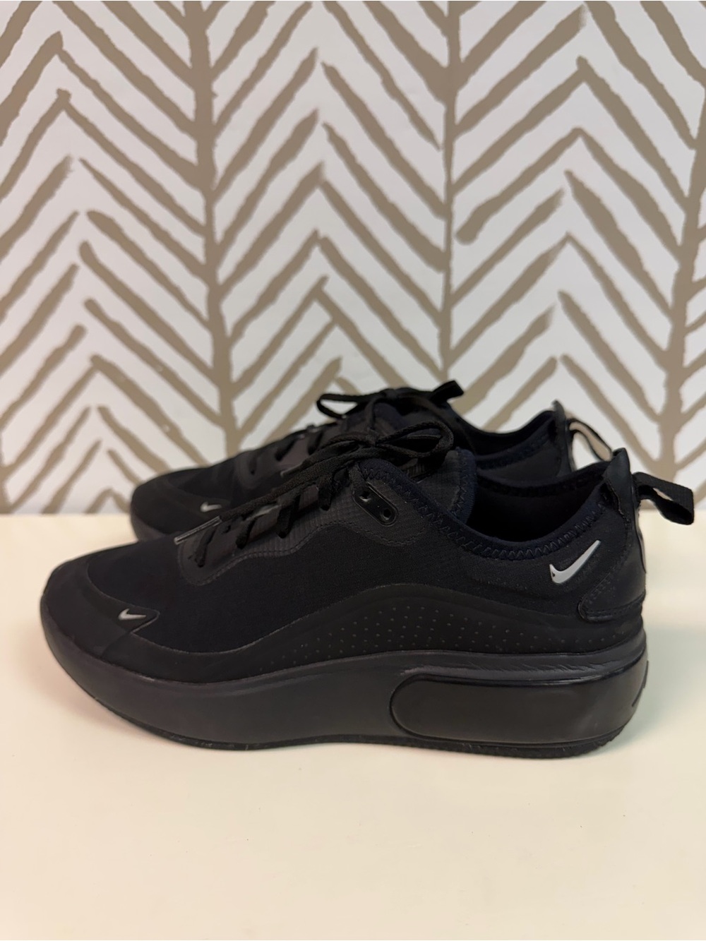 Nike Black Air Max Dia Shoes Size 9 - Picture 3 of 5